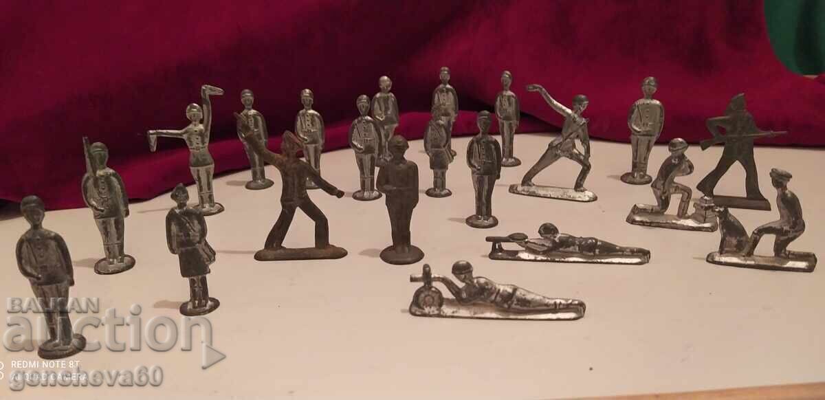 LOT of 21 old lead soldiers - 5 LOT of 21 old lead soldiers - 5