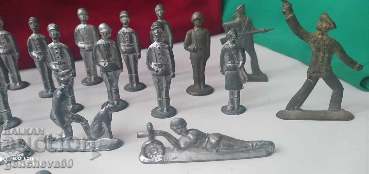 LOT of 21 old lead soldiers - 6 LOT of 21 old lead soldiers - 6