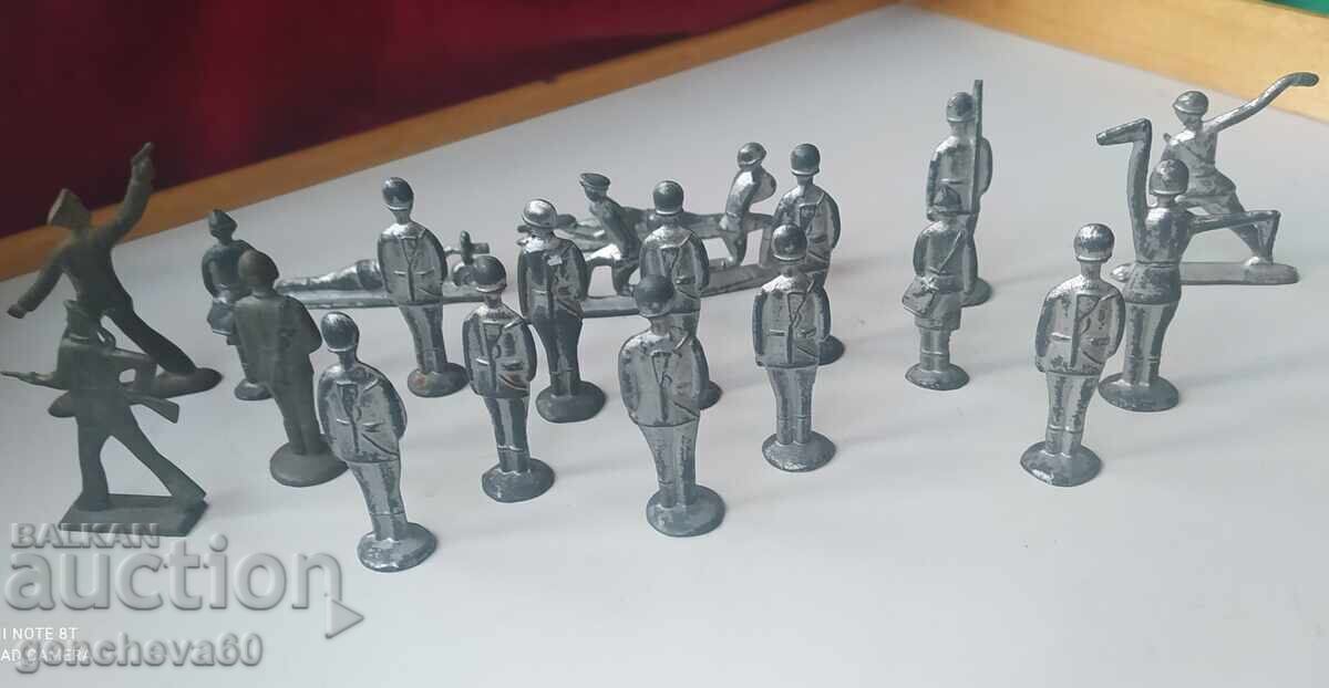 LOT of 21 old lead soldiers - 7 LOT of 21 old lead soldiers - 7