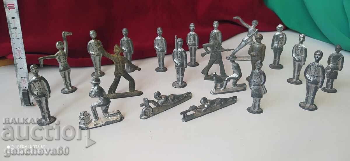 LOT of 21 old lead soldiers LOT of 21 old lead soldiers