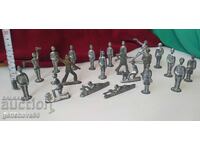 LOT of old toy soldiers