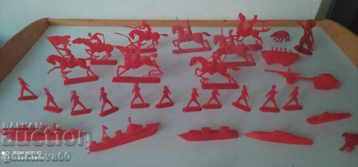 Lot soldați de plastic de la epoca socialistă, armată călare și alții