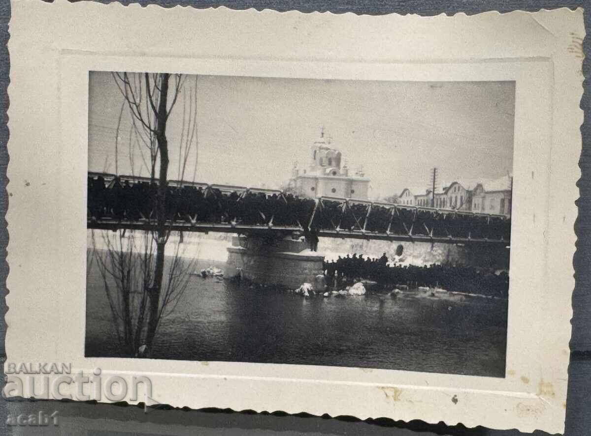 Jordan's Day Crowd of people Bridge River with price 11.99 BGN | € 6.13 Jordan's Day Crowd of people Bridge River with price 11.99 BGN | € 6.13