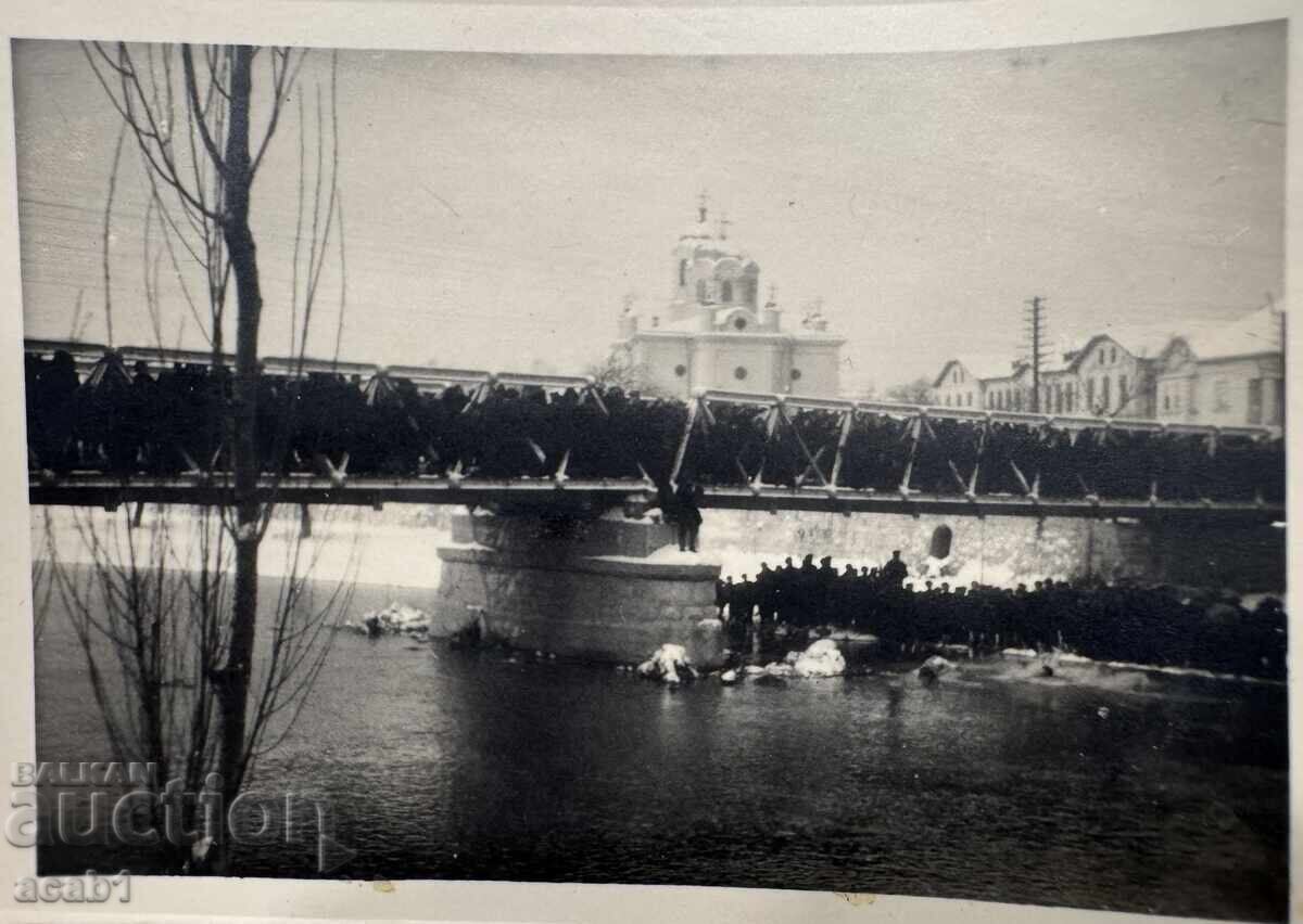 Jordan's Day Crowd of people Bridge River Jordan's Day Crowd of people Bridge River