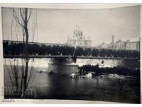 Jordan's Day Crowd of people Bridge River