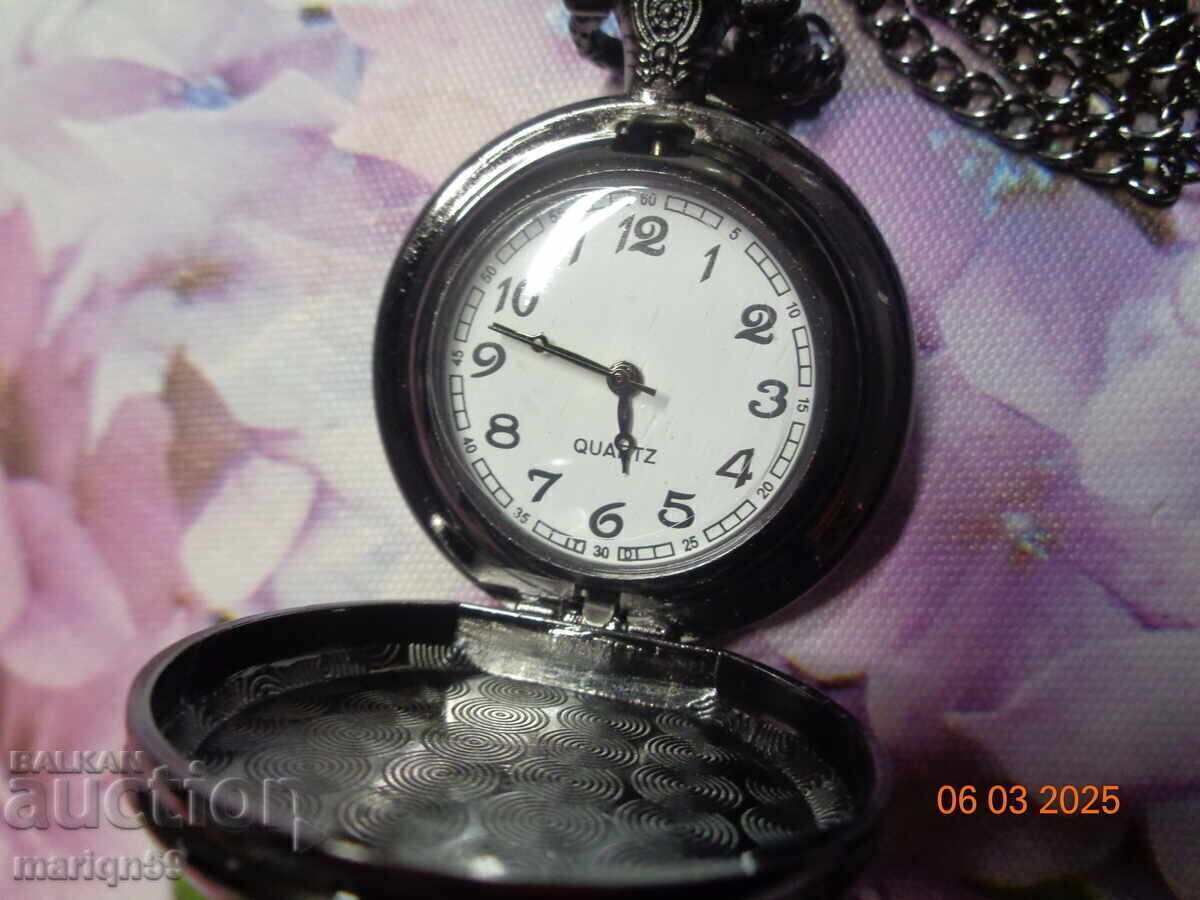 джобен часовник -всичко работи с цена 10.00 лв. | € 5.11 джобен часовник -всичко работи с цена 10.00 лв. | € 5.11