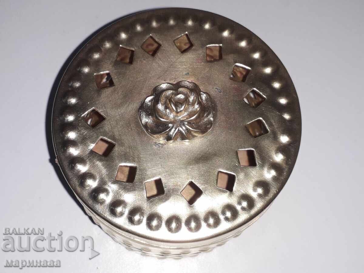 КУТИЯ. МЕСИНГ с цена 9.00 лв. | € 4.60 КУТИЯ. МЕСИНГ с цена 9.00 лв. | € 4.60