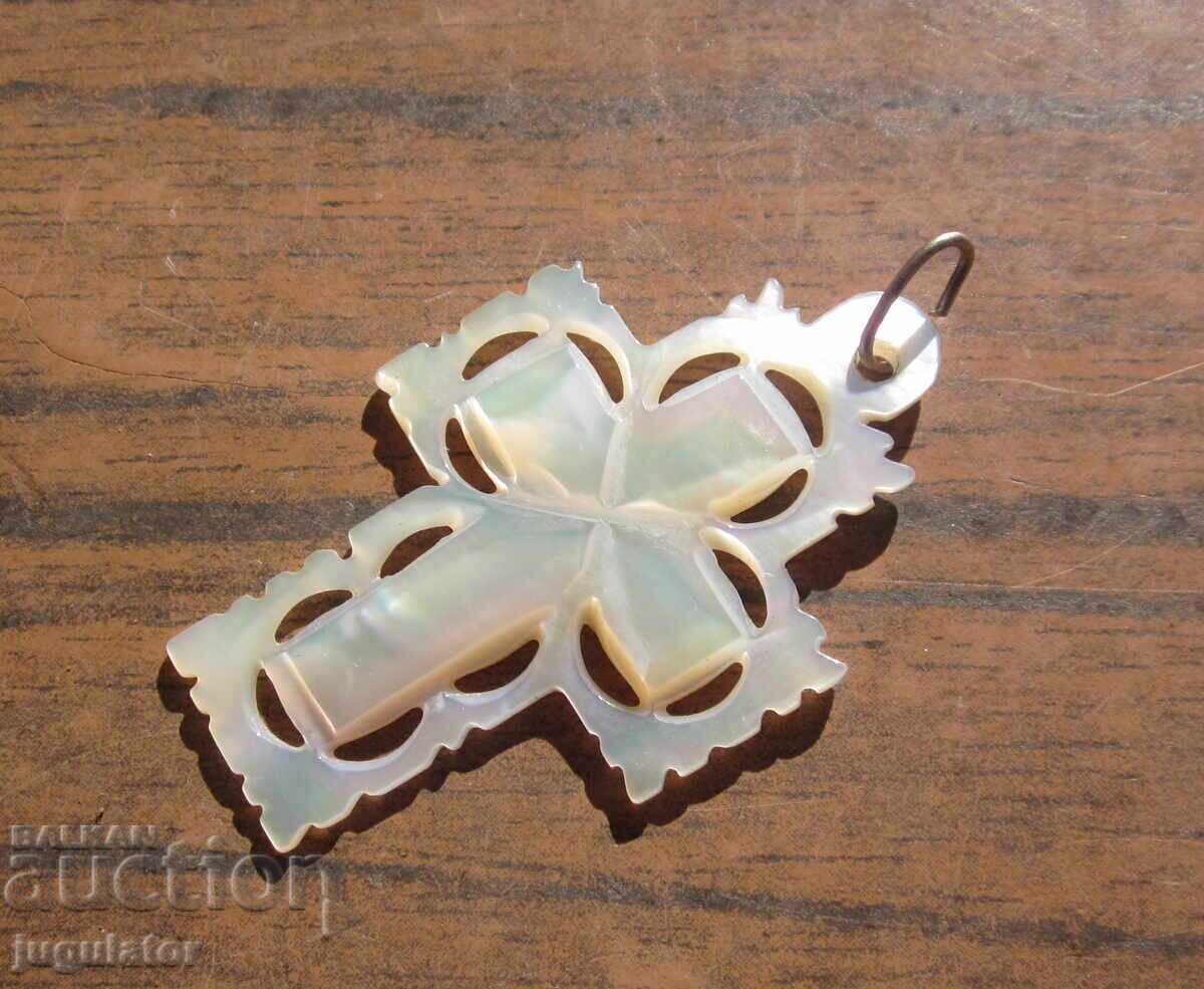 Delivery of antique mother-of-pearl cross mother-of-pearl cross pendant from Jerusalem Delivery of antique mother-of-pearl cross mother-of-pearl cross pendant from Jerusalem