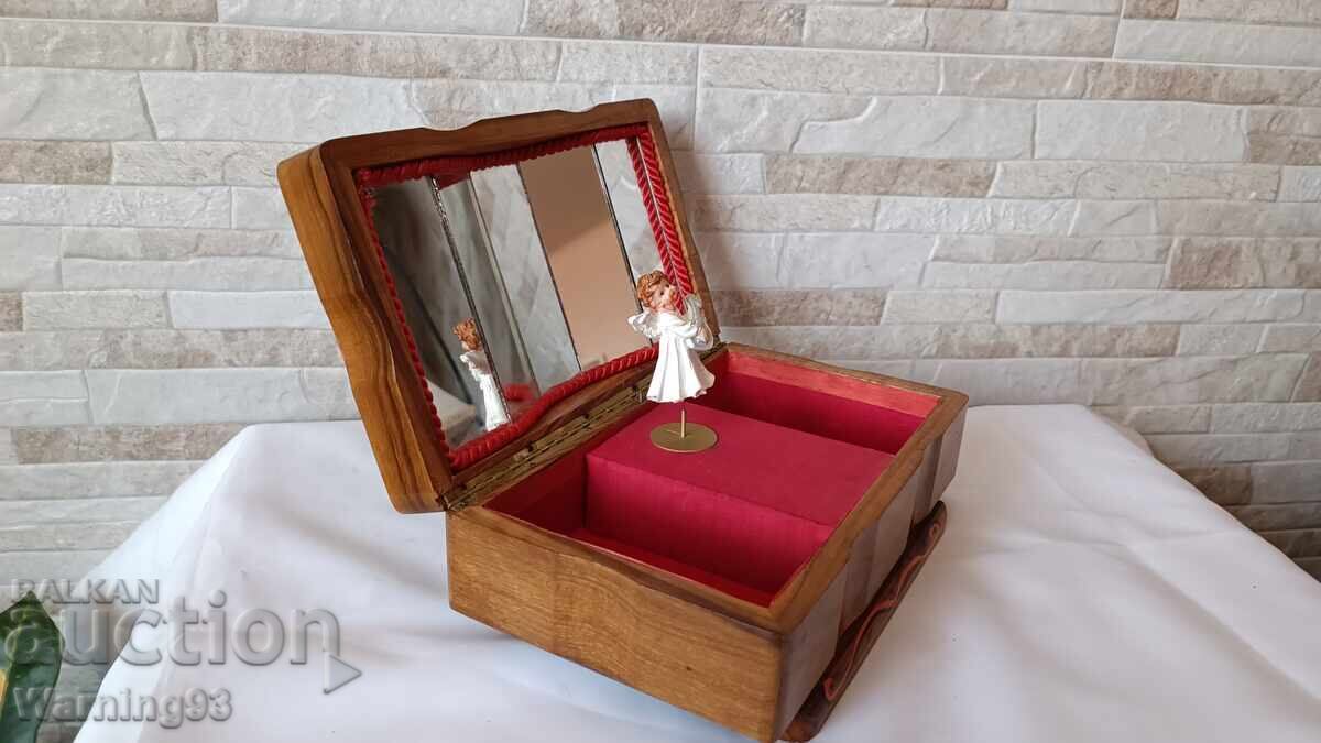 Licitație Cutie veche de bijuterii muzicale din lemn