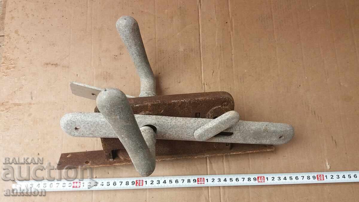 Auction  HUGE OLD LOCK