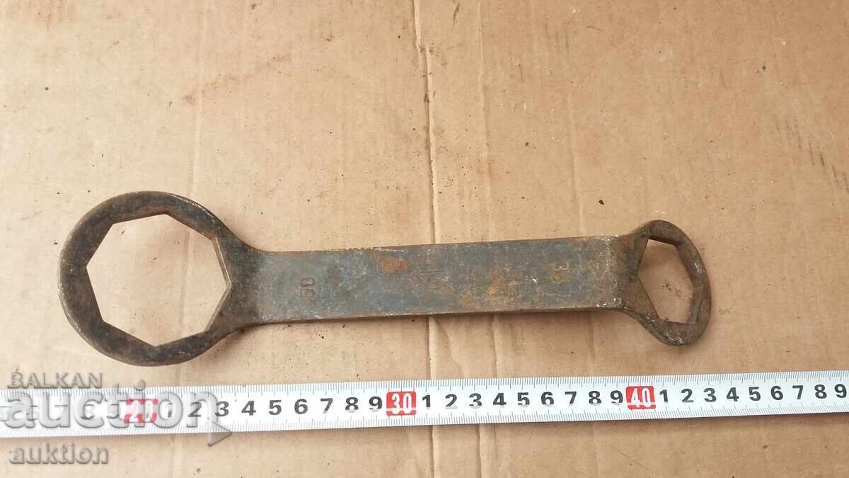 СТАР ВОЕНЕН КЛЮЧ с цена 4.99 лв. | € 2.55 СТАР ВОЕНЕН КЛЮЧ с цена 4.99 лв. | € 2.55