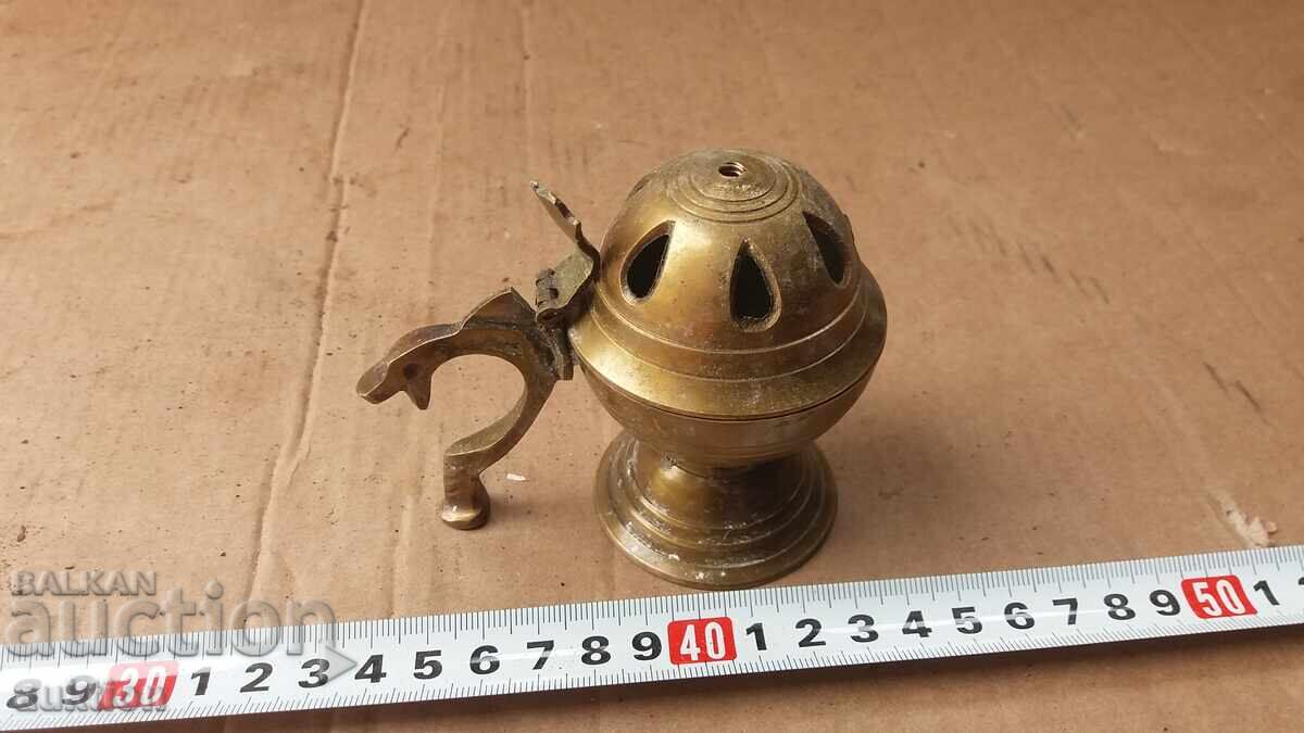 СТАРО БРОНЗОВО КАНДИЛО с цена 9.99 лв. | € 5.11 СТАРО БРОНЗОВО КАНДИЛО с цена 9.99 лв. | € 5.11