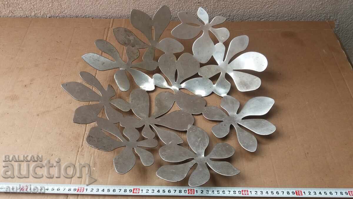 SOLID IRON FRUIT BOWL, TRAY with price 12.99 BGN | € 6.64 SOLID IRON FRUIT BOWL, TRAY with price 12.99 BGN | € 6.64