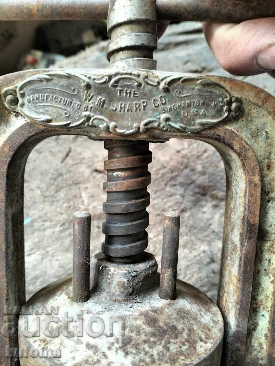 Παλιά πρέσα κατασκευής κορώνας δοντιών Παλιά πρέσα κατασκευής κορώνας δοντιών