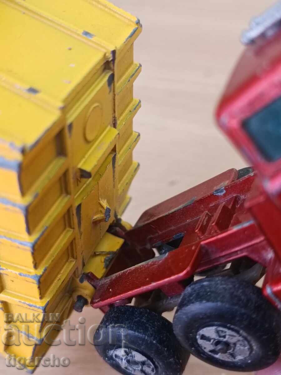 Auction Matchbox metal truck Auction Matchbox metal truck