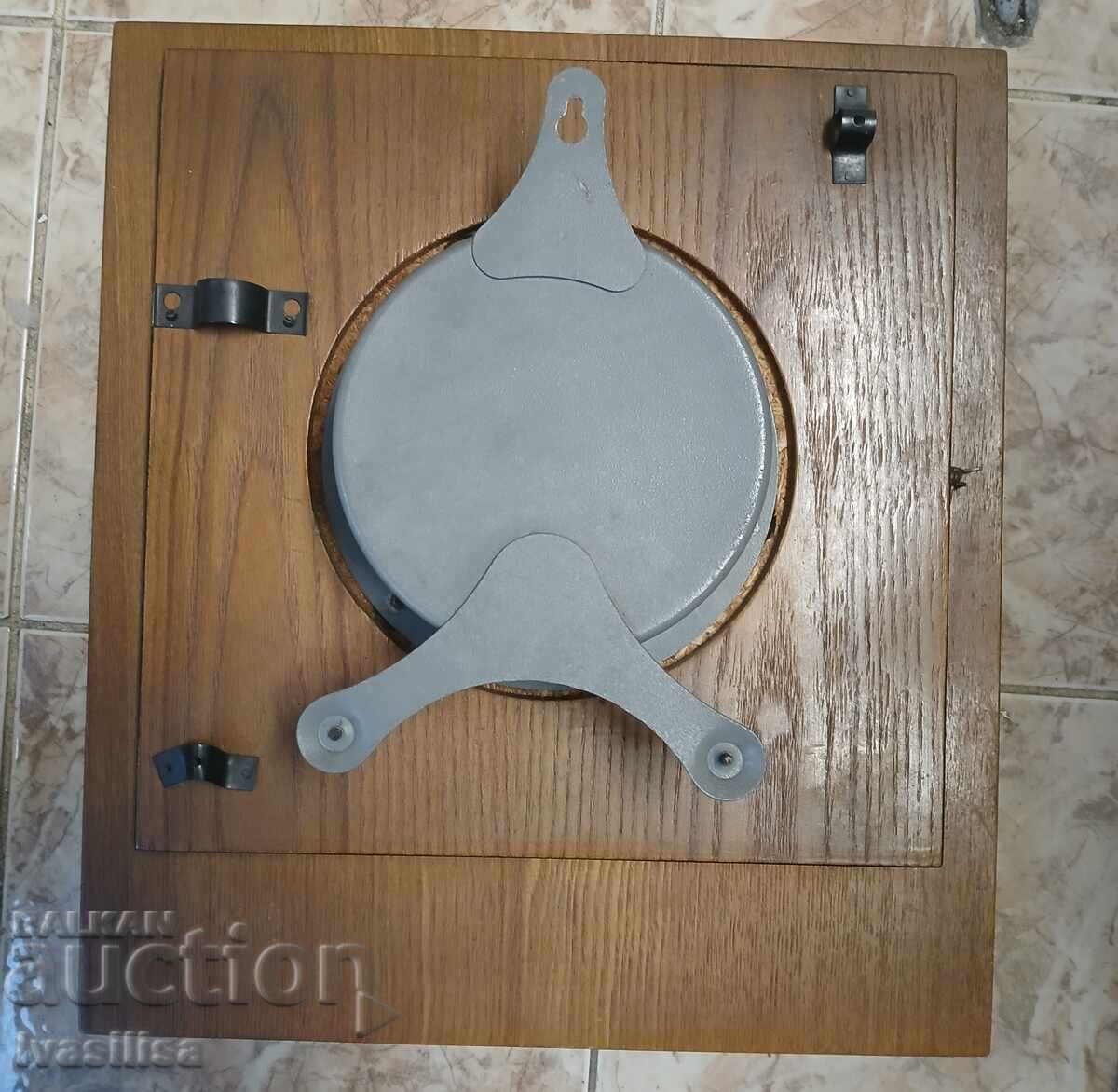 Amber wall clock with price 59.00 BGN | € 30.17