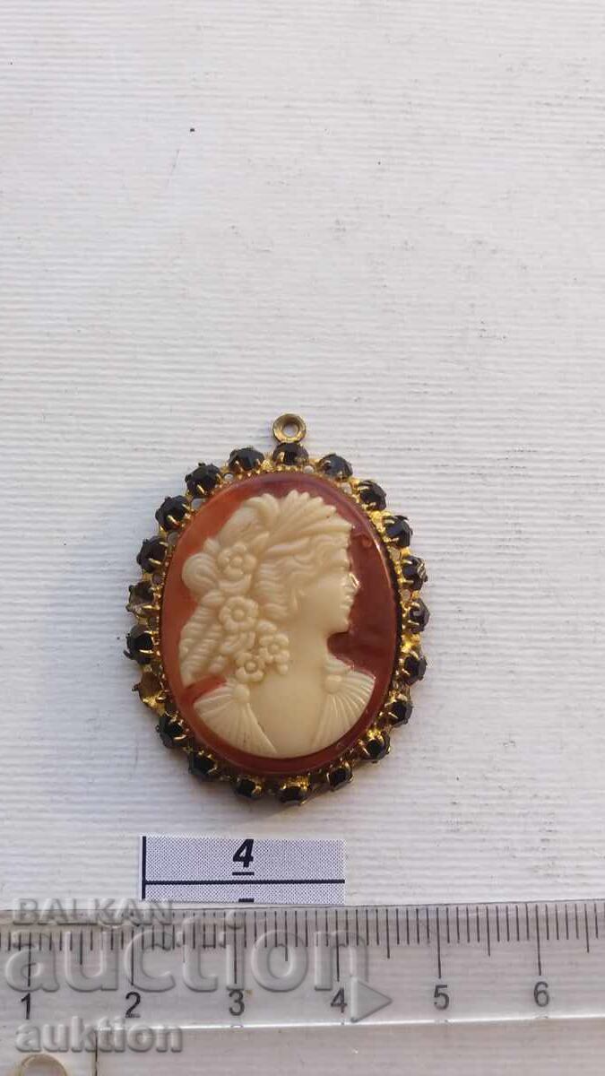 OLD CAMEO PENDANT with price 9.99 BGN | € 5.11 OLD CAMEO PENDANT with price 9.99 BGN | € 5.11