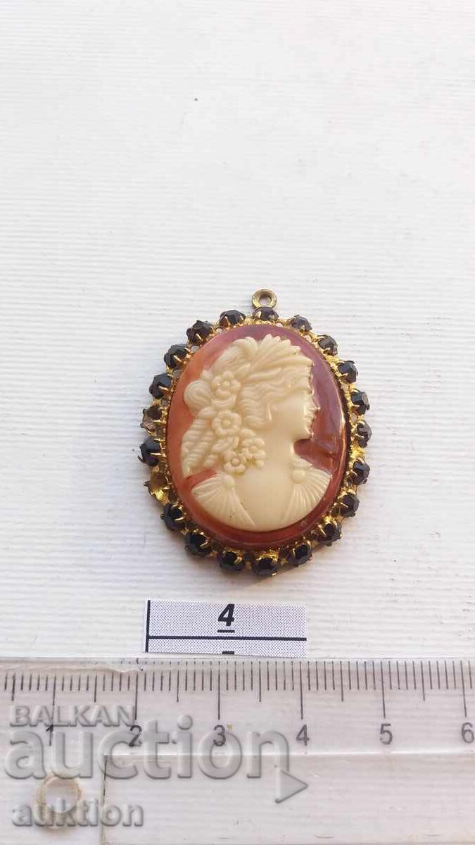 Auction OLD CAMEO PENDANT Auction OLD CAMEO PENDANT