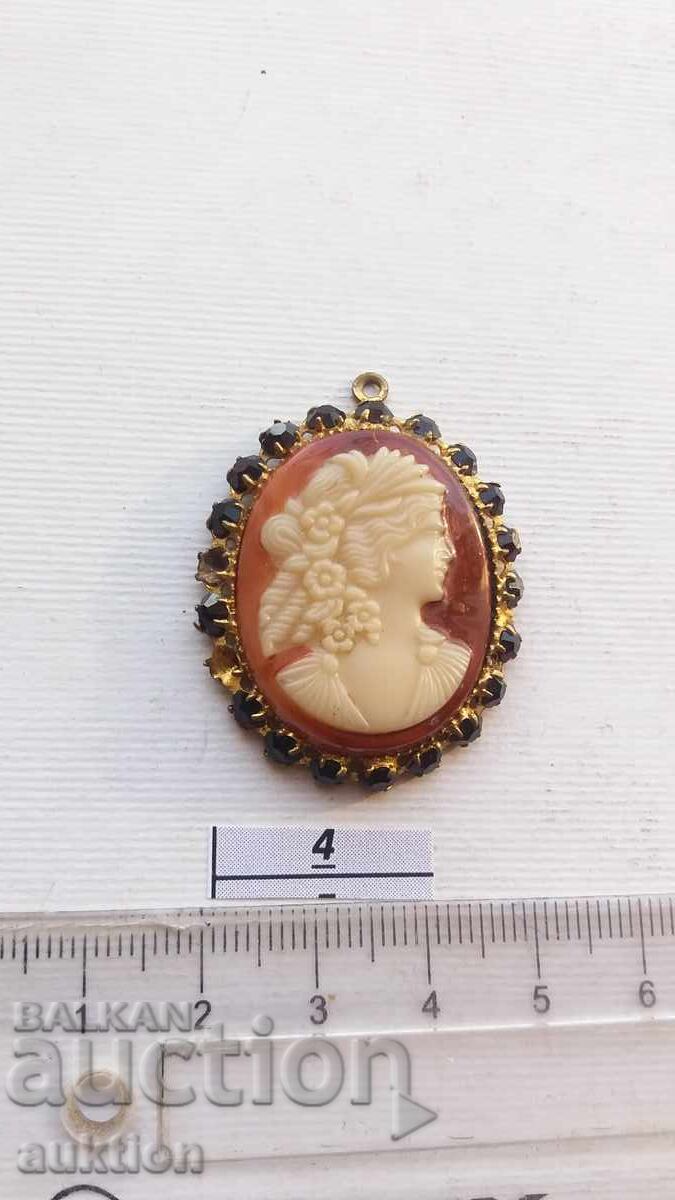 Delivery of OLD CAMEO PENDANT Delivery of OLD CAMEO PENDANT