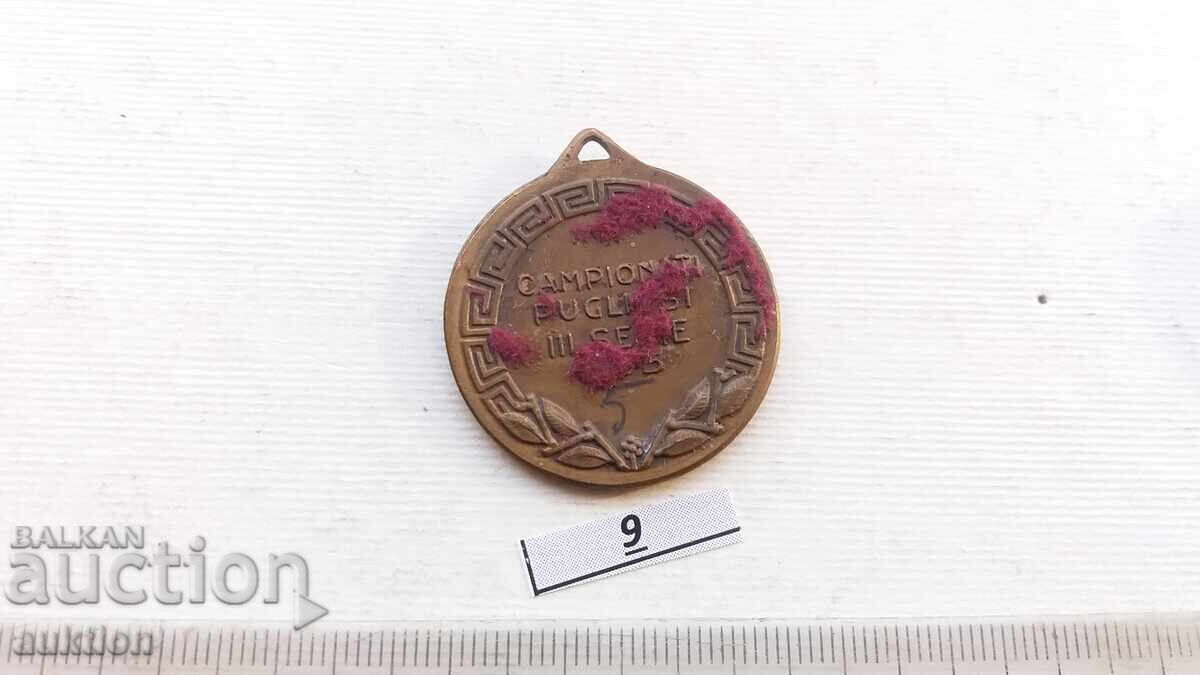 Delivery of medal - athletics italy