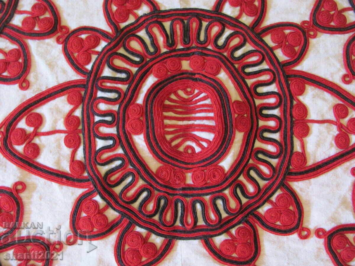 Παλιό μαξιλάρι - μάλλινες πλεξούδες και λινό, ραμμένο στο χέρι, 74x46 εκ. με τιμή 120.00 BGN | € 61.36 Παλιό μαξιλάρι - μάλλινες πλεξούδες και λινό, ραμμένο στο χέρι, 74x46 εκ. με τιμή 120.00 BGN | € 61.36