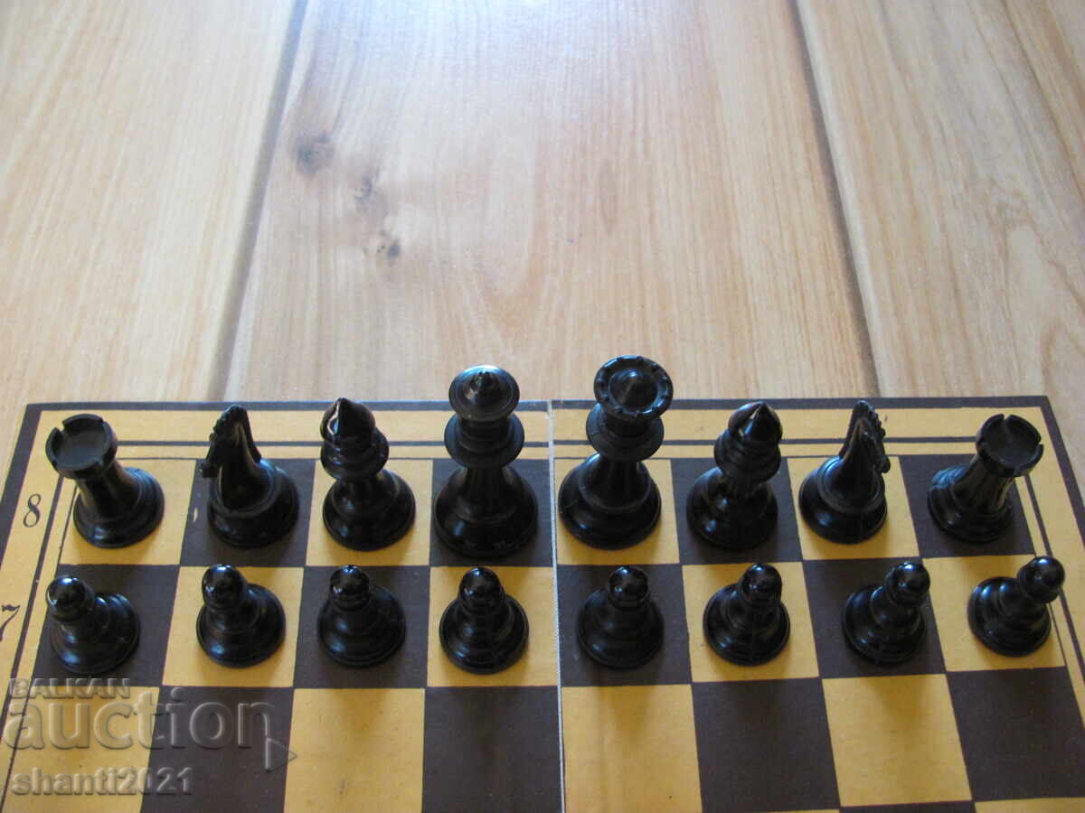 Vintage chess, figures - hard plastic - 5 Vintage chess, figures - hard plastic - 5