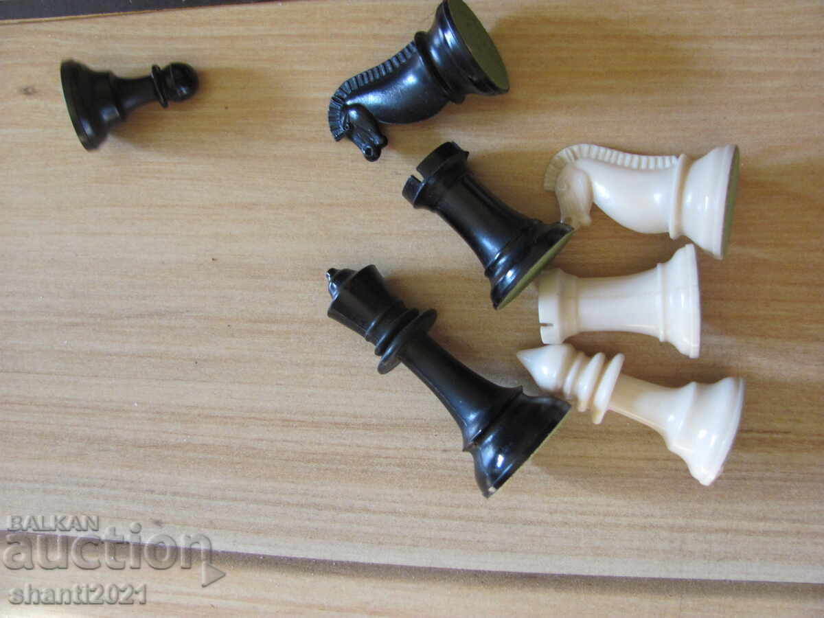 Vintage chess, figures - hard plastic - 7 Vintage chess, figures - hard plastic - 7