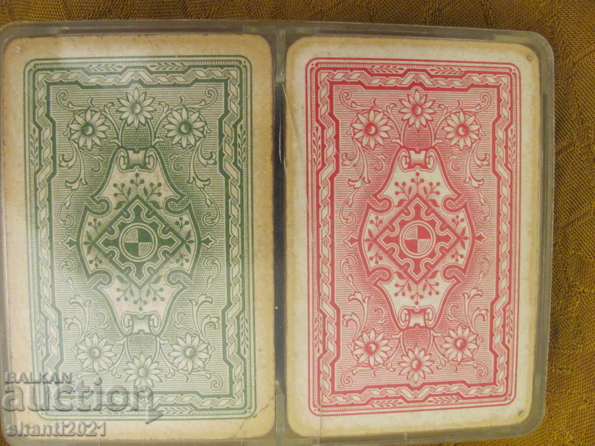 Auction  Vintage 2 decks of playing cards (plastic box)