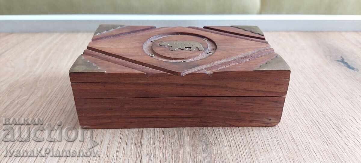 Wooden box with brass fittings for connoisseurs, excellent with price 25.00 BGN | € 12.78 Wooden box with brass fittings for connoisseurs, excellent with price 25.00 BGN | € 12.78