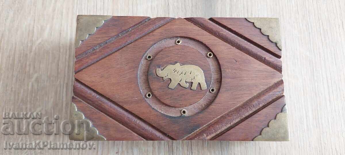 Delivery of Wooden box with brass fittings for connoisseurs, excellent