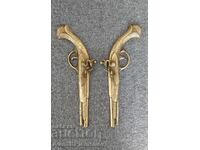 Pistoale din bronz Pan pentru cunoscători