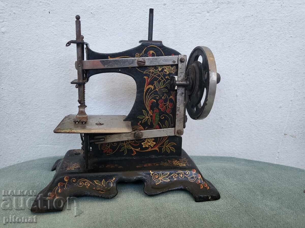 Old children's sewing machine Germany with price 125.00 BGN | € 63.91 Old children's sewing machine Germany with price 125.00 BGN | € 63.91