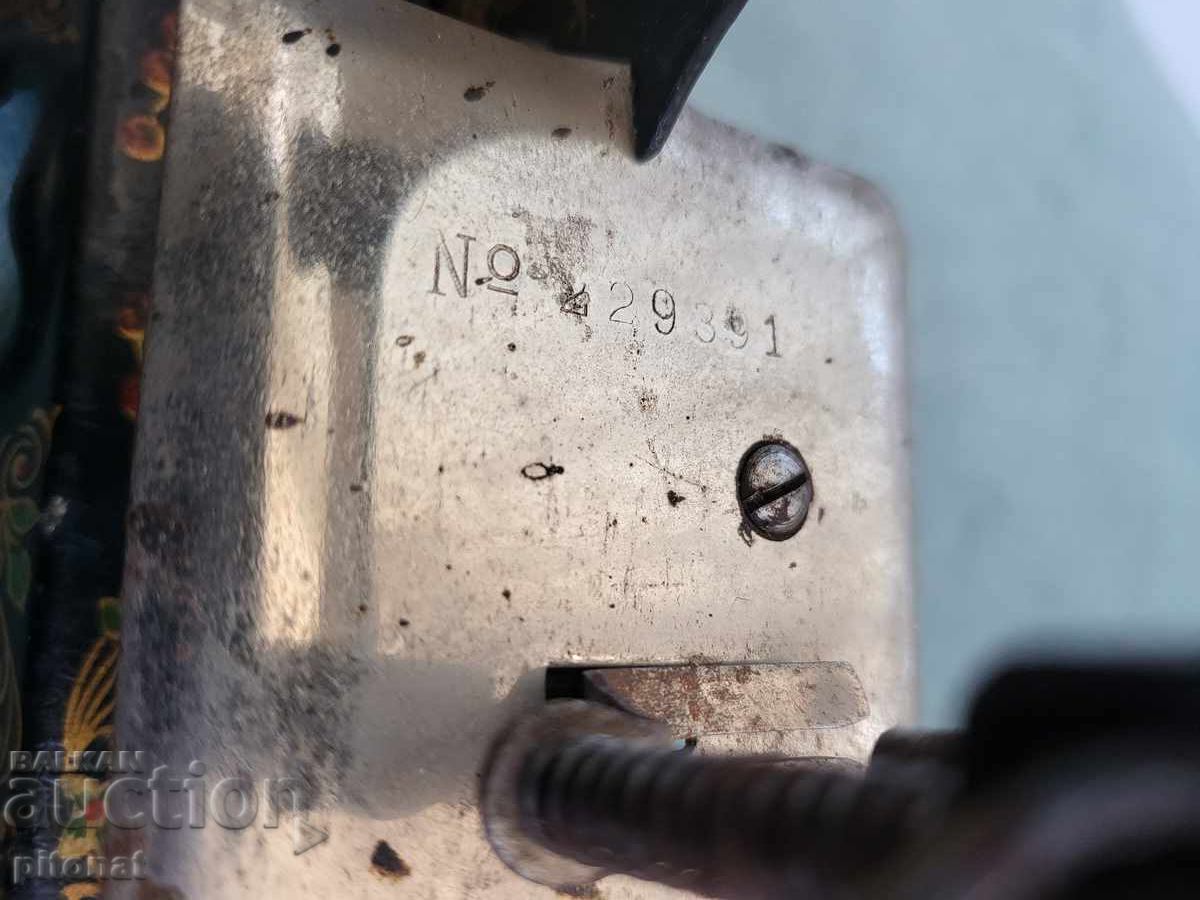 Delivery of Old children's sewing machine Germany Delivery of Old children's sewing machine Germany