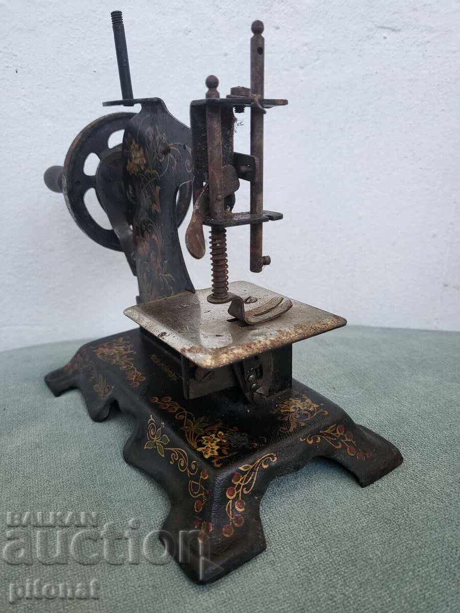 Old children's sewing machine Germany - 5 Old children's sewing machine Germany - 5