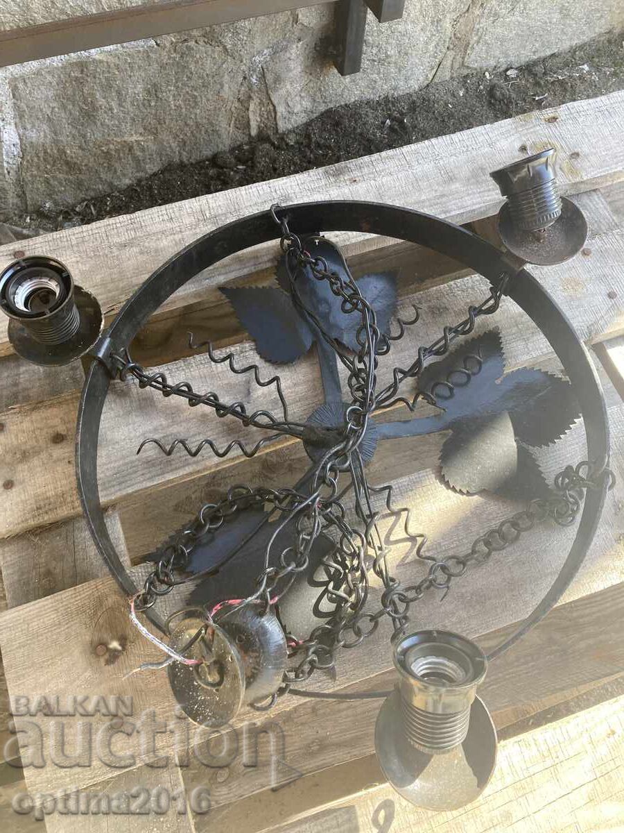 Un candelabru Un candelabru