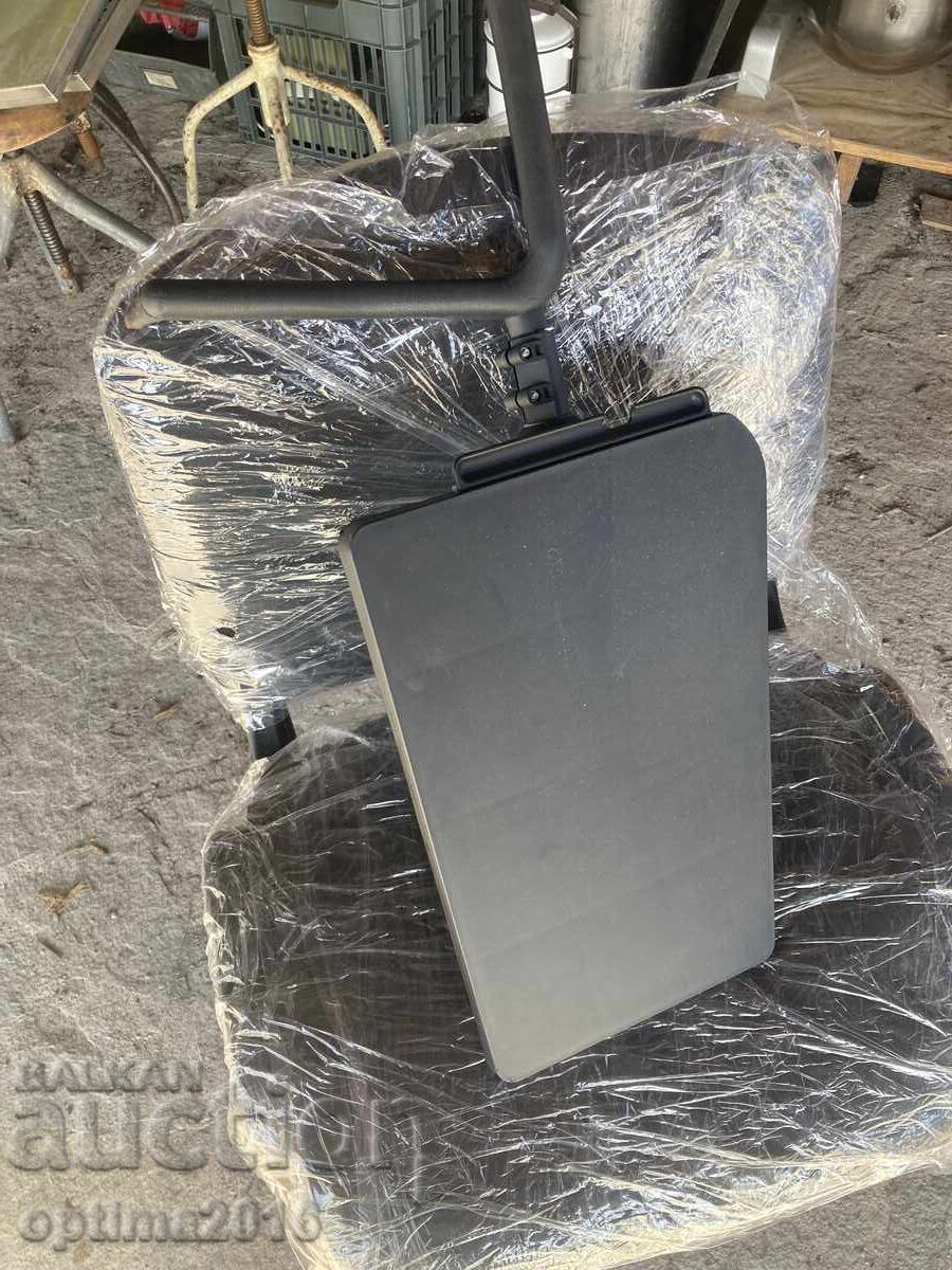 Καρέκλα μελέτης με τιμή 50.00 BGN | € 25.56 Καρέκλα μελέτης με τιμή 50.00 BGN | € 25.56