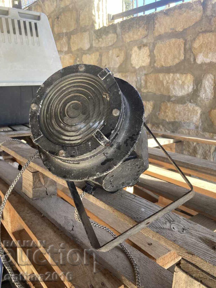 Παλιοί προβολείς με τιμή 90.00 BGN | € 46.02