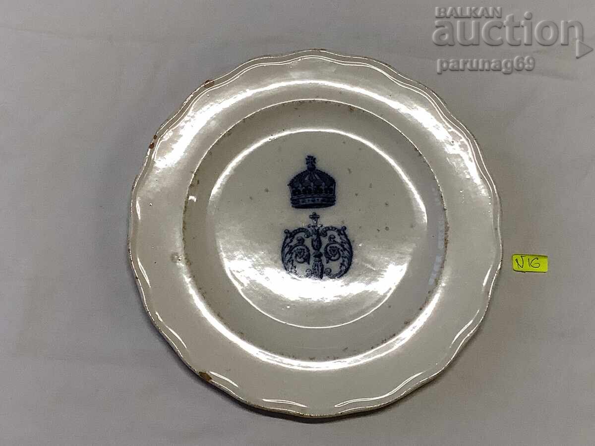 Porcelain plate from the royal service of King Ferdinand I Porcelain plate from the royal service of King Ferdinand I