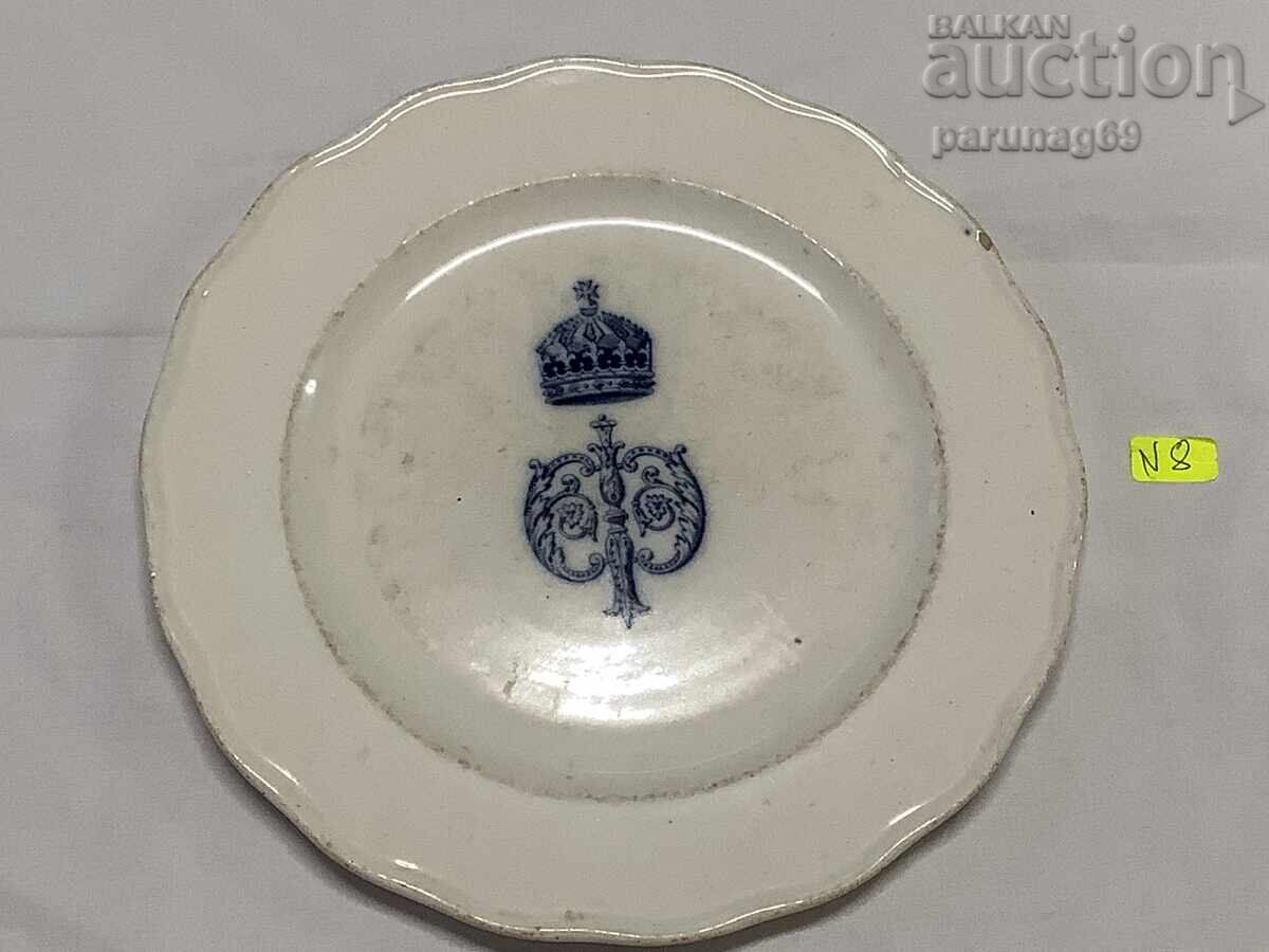 Porcelain plate from the royal service of King Ferdinand I Porcelain plate from the royal service of King Ferdinand I