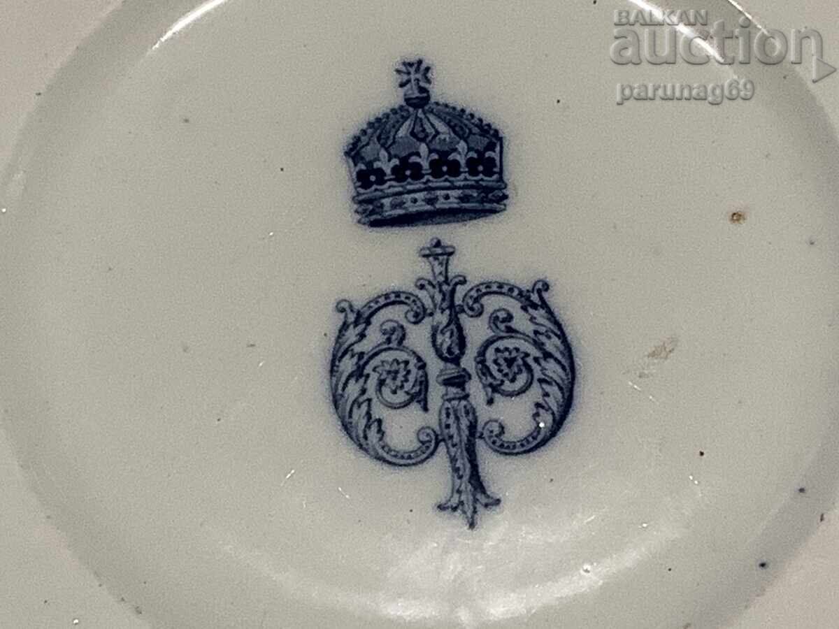 Auction Porcelain plate from the royal service of King Ferdinand I Auction Porcelain plate from the royal service of King Ferdinand I