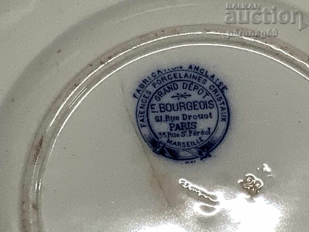 Auction Porcelain plate from the royal service of King Ferdinand I Auction Porcelain plate from the royal service of King Ferdinand I