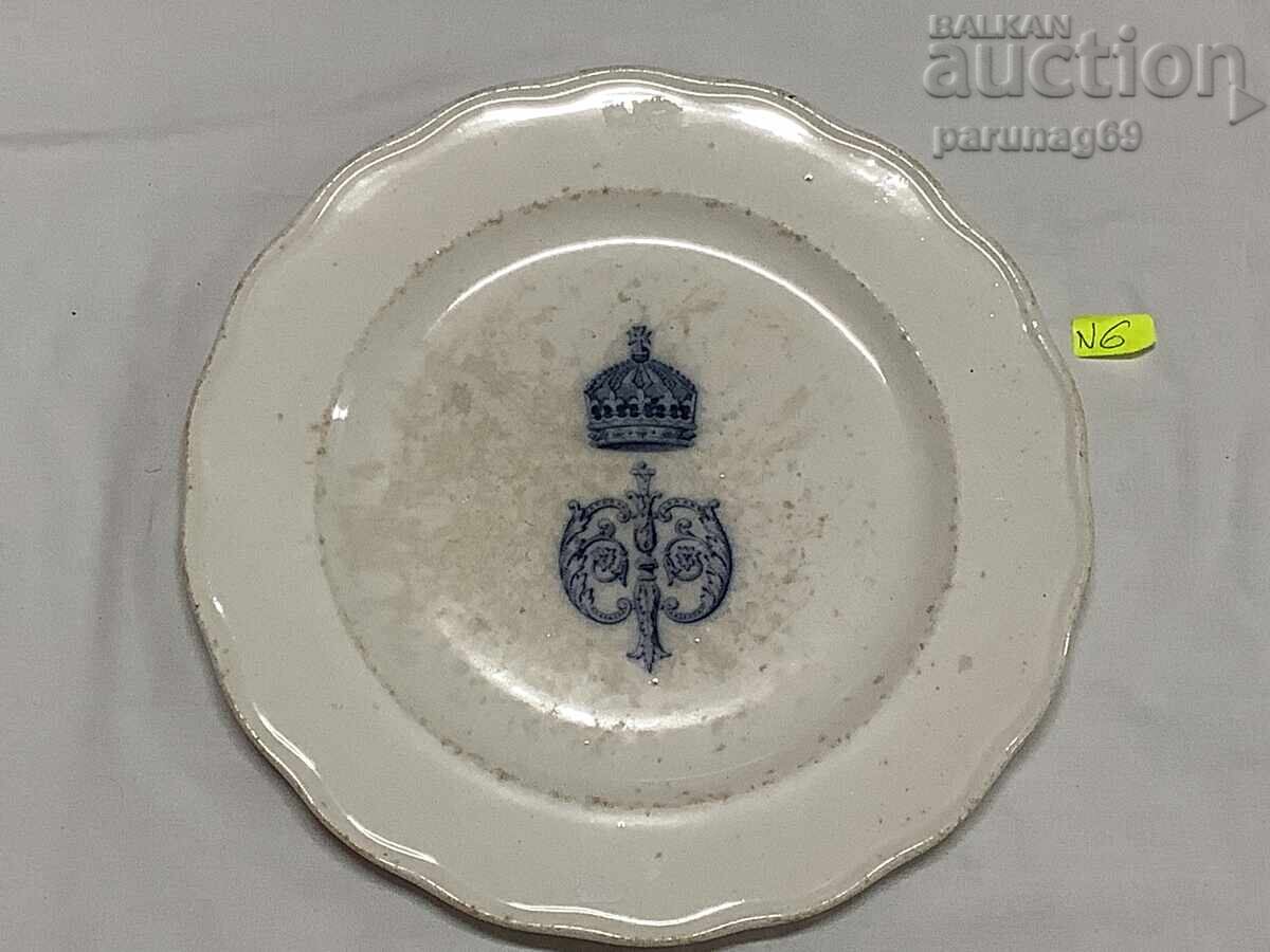 Porcelain plate from the royal service of King Ferdinand I Porcelain plate from the royal service of King Ferdinand I