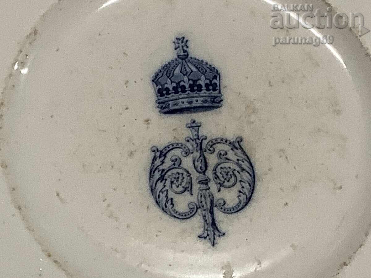 Auction Porcelain plate from the royal service of King Ferdinand I Auction Porcelain plate from the royal service of King Ferdinand I