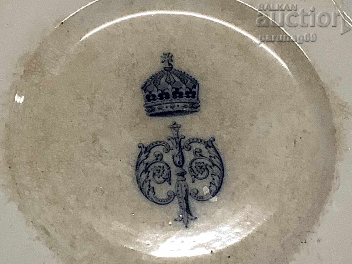 Auction  Porcelain plate from the royal service of King Ferdinand I