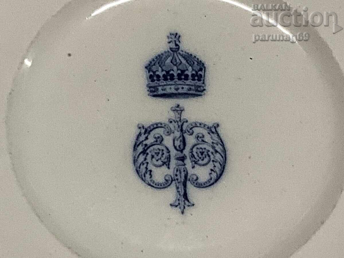 Auction  Porcelain plate from the royal service of King Ferdinand I