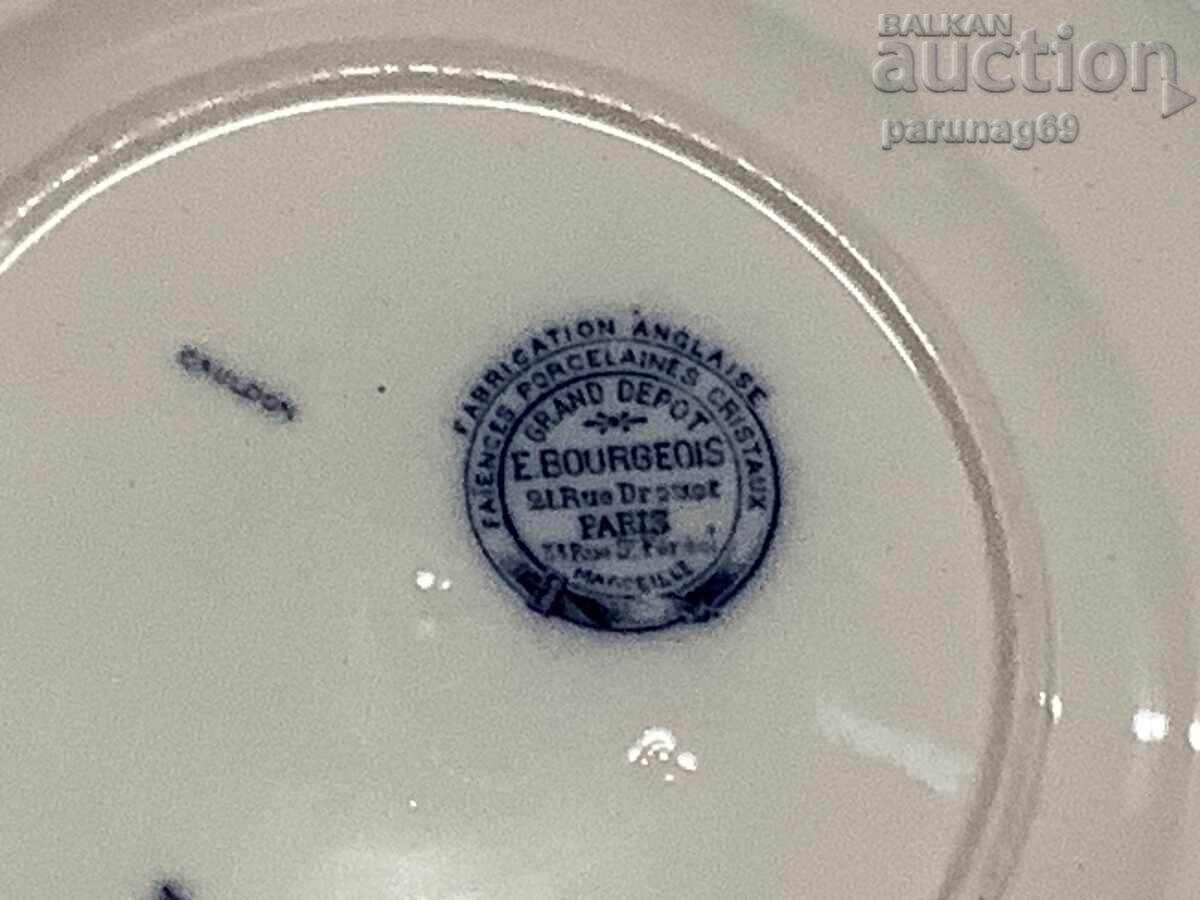 Delivery of Porcelain plate from the royal service of King Ferdinand I
