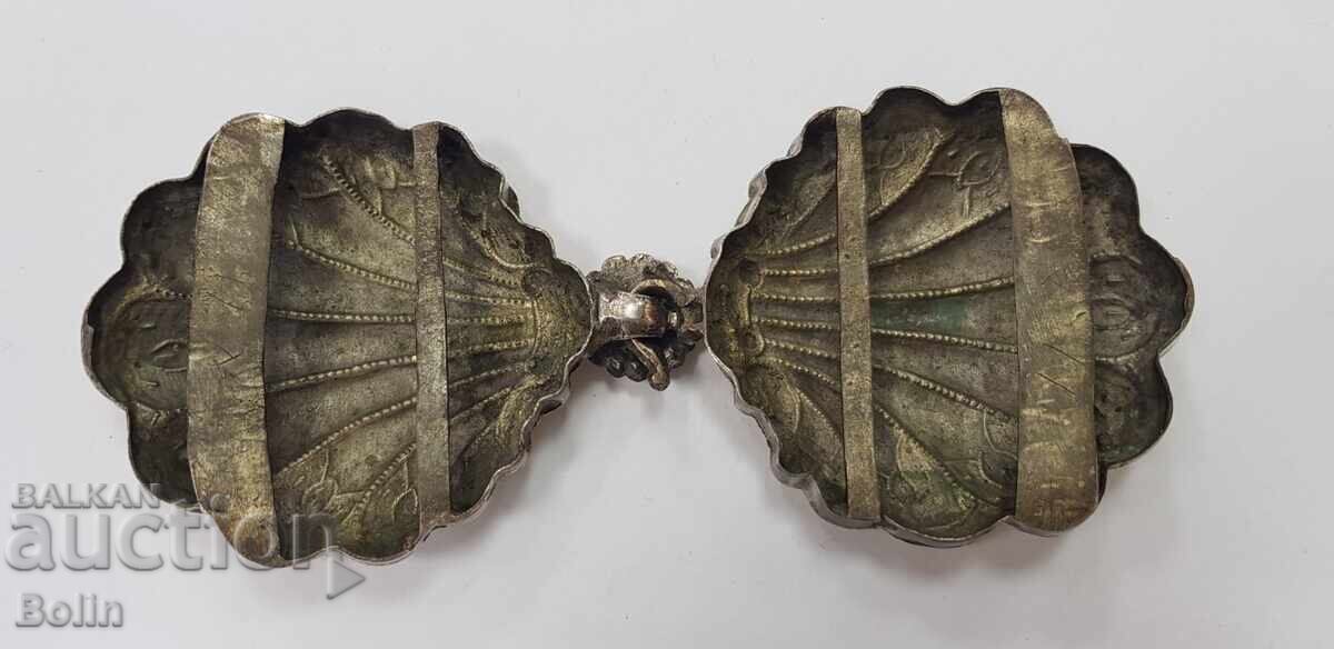 Όμορφη σφυρηλατημένη αναγεννησιακή πόρπη, πόρπες με επιχρύσωση υδραργύρου με τιμή 730.00 BGN | € 373.24