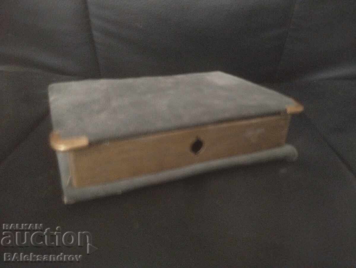 Стара касичка ,книга