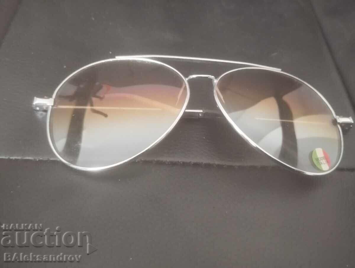 Vechi ochelari italieni cu preț 8.00 BGN | € 4.09 Vechi ochelari italieni cu preț 8.00 BGN | € 4.09