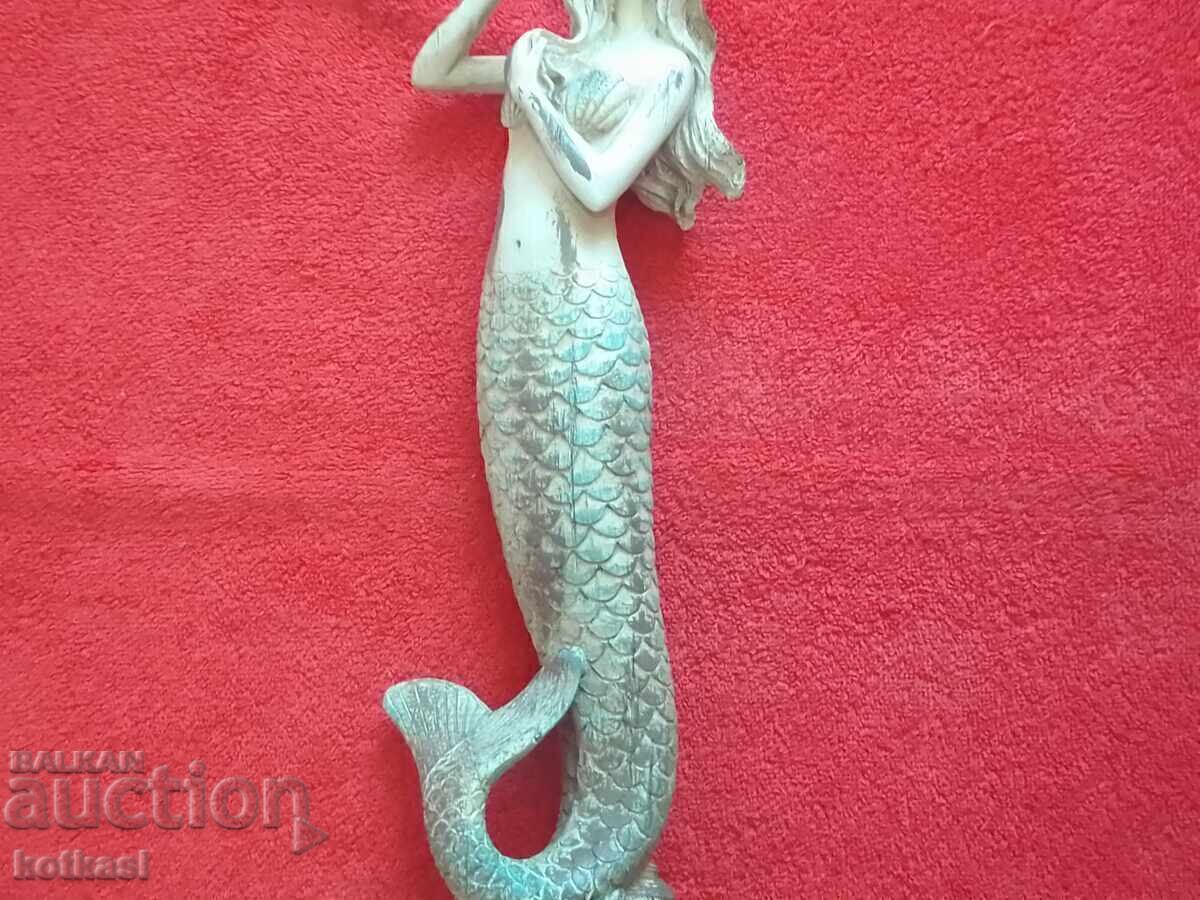 Δημοπρασία Παλιό ειδώλιο γοργόνας θαλάσσιας νύμφης, ύψους περίπου 42 cm. Δημοπρασία Παλιό ειδώλιο γοργόνας θαλάσσιας νύμφης, ύψους περίπου 42 cm.